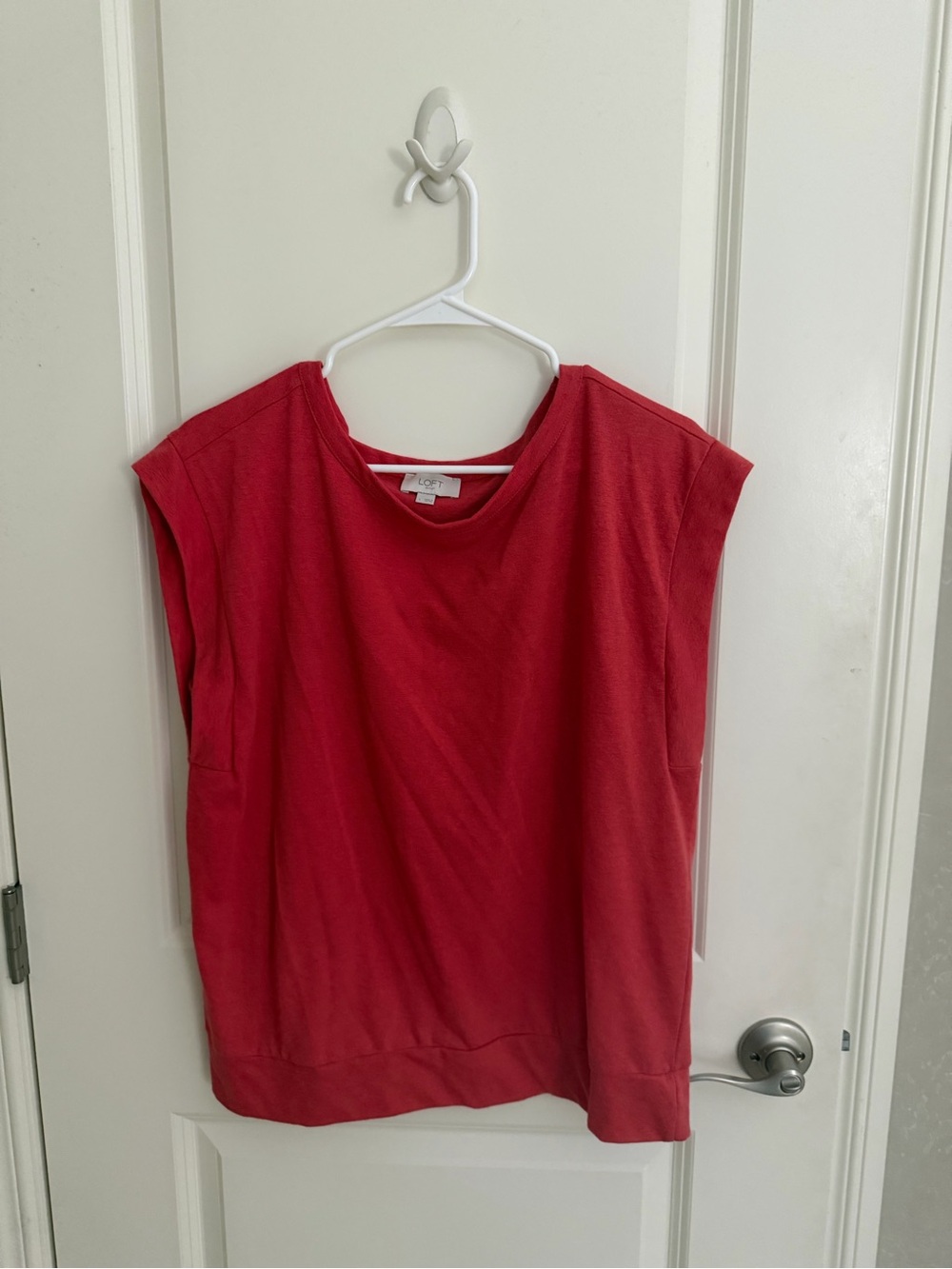 LOFT Red Sleeveless Crewneck Muscle Top